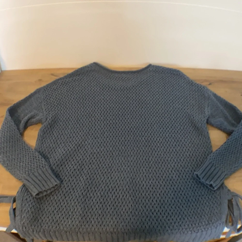 Universal Thread Sweater - Picture 4 of 4
